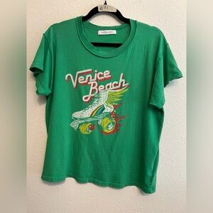 #671 Daydreamer Venice Beach Graphic Ter size medium